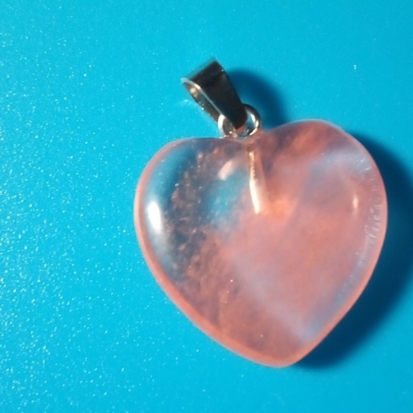 đź’ť2/$20đź’ť NIP - Cherry Quartz Heart Shape Pendant Necklace - Picture 3 of 5